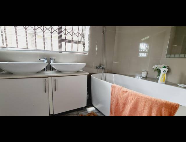 4 BEDROOM HOUSE FOR SALE IN LINMEYER